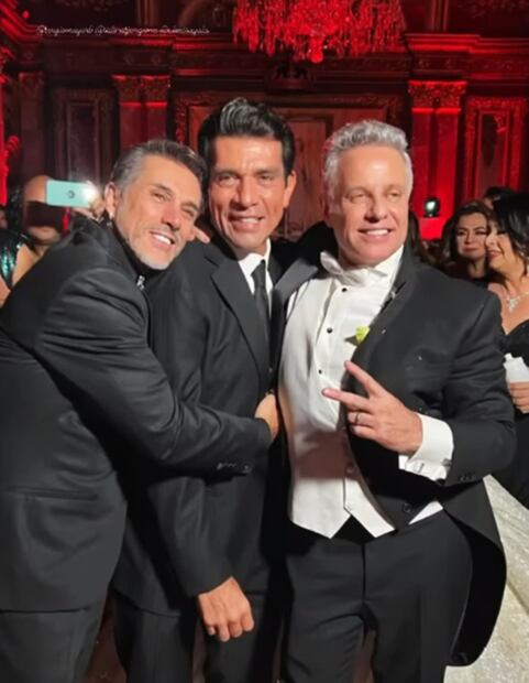 Alexis Ayala contó con el apoyo de sus amigos, Sergio Mayer y Jorge Salinas, que fungieron como sus padrinos.
Foto: Instagram