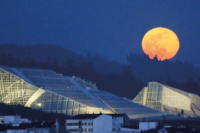 “Luna Rosa” inunda las redes sociales