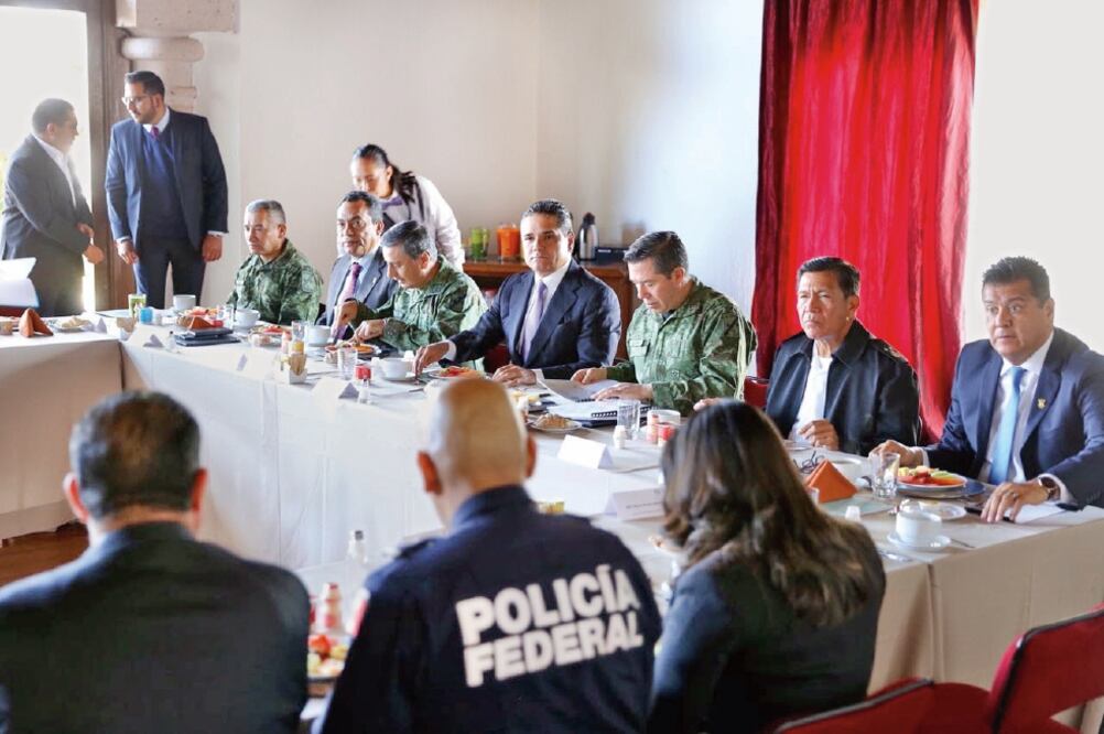 El gobernador Silvano Aureoles acudió al encuentro con representantes de los tres órdenes del gobierno (ARCHIVO EL UNIVERSAL)