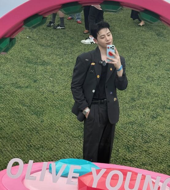 El actor participó en campañas publicitarias para productos de belleza masculina. Foto: Instagram @kimjongseok__