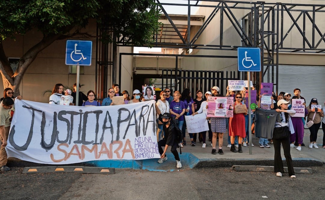 Familiares y amigos caminaron por el bulevar Paseo de los Héroes y llegaron hasta las oficinas principales de la FGE en Zona Río. Foto: Aimee Melo EL UNIVERSAL
