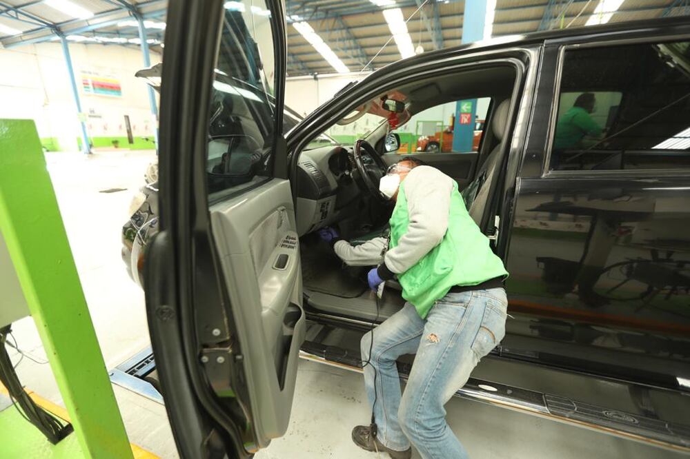 A los siguientes autos les toca verificar en diciembre. Foto: Jorge alvarado / EL UNIVERSAL
