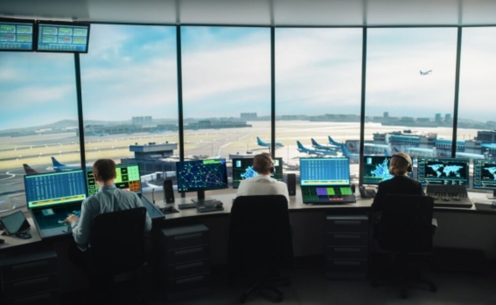 ¿Qué hace un controlador aéreo?