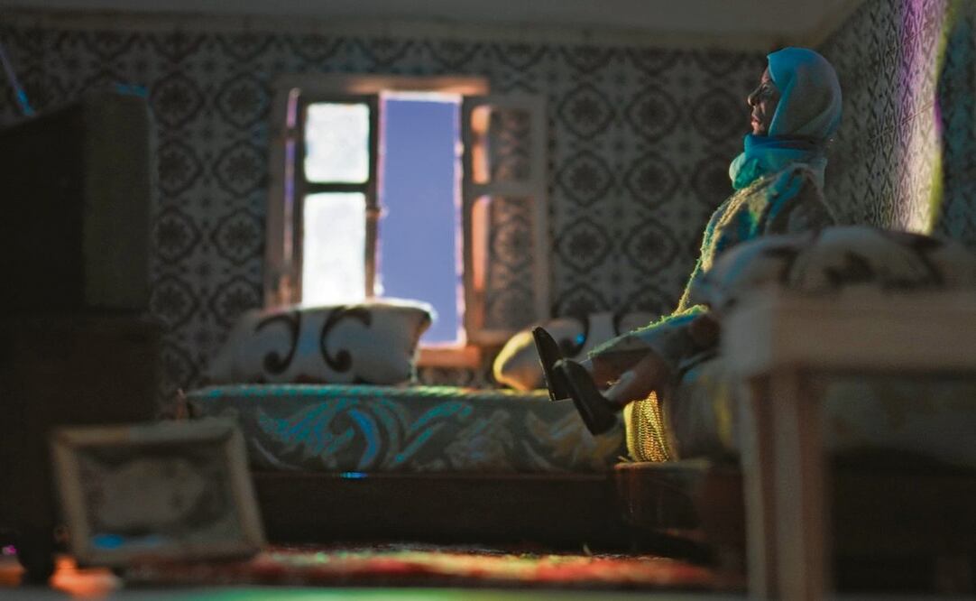 Al carecer de archivos visuales, en la película se usan maquetas, el stop-motion, entrevistas y el juego escenográfico como herramientas.  Foto: Alameda Films