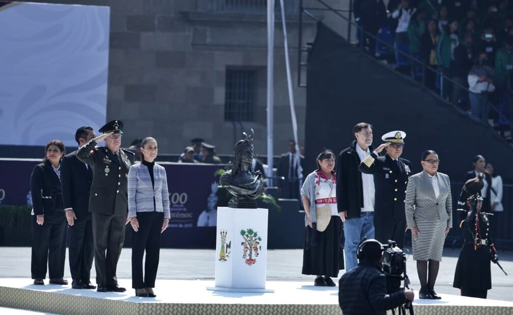 La presidenta Claudia Sheinbaum encabeza en el Zócalo de la Ciudad de México, el 28 de febrero de 2025, los funerales de Estado en Conmemoración de los 500 años de la ejecución de Cuauhtémoc. Foto: Fernanda Rojas/EL UNIVERSAL
