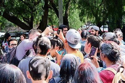 Dan 'bienvenida' a universitarios con 'peloniza', pese a prohibición