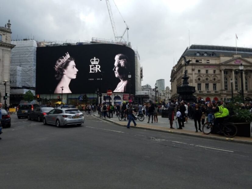 Las flores ya no caben en el Palacio de Buckingham