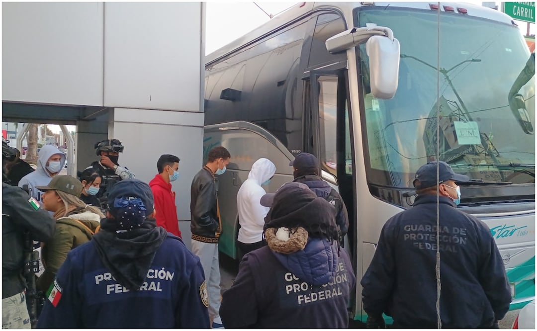 En autobuses, los migrantes son deportados a Tamaulipas luego de que Donald Trump asumiera la presidencia de Estados Unidos (21/01/2025). Foto: Sandra Tovar / EL UNIVERSAL