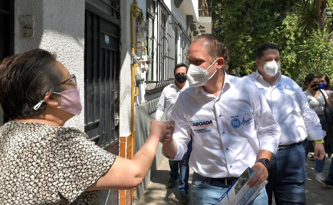 Acompañado por Luis Mendoza, candidato a diputado federal por el distrito 15, Santiago Taboada sostuvo que seguirá apostando por la seguridad. Foto: Especial 