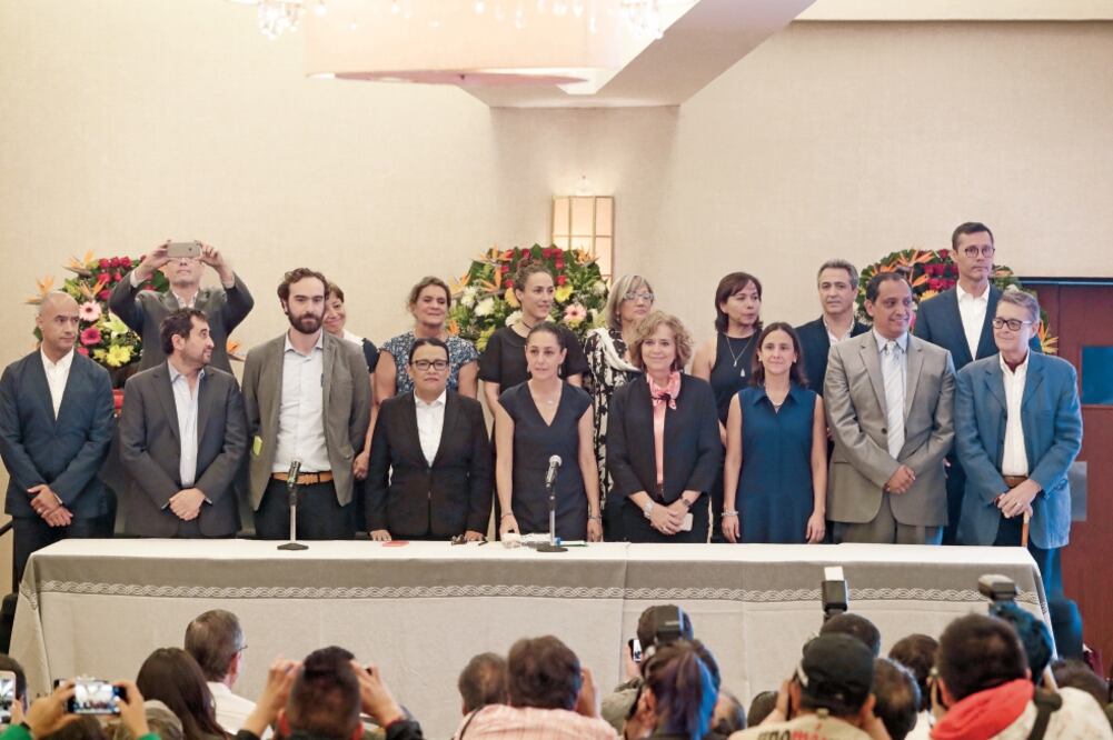 En el mismo hotel donde anunció en diciembre pasado a su equipo de campaña, Claudia Sheinbaum presentó a sus futuros colaboradores. Foto: LUIS CORTÉS. EL UNIVERSAL