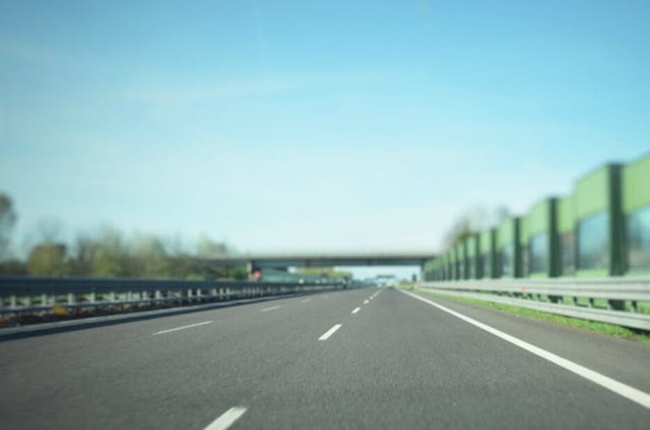 Conoce qué significan las líneas pintadas en el asfalto de la carretera. Foto: Pexels