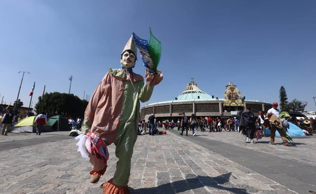 Grupos de danzantes con vestimenta y máscaras típicas de su región (11/12/2024). Foto: Gabriel Pano / EL UNIVERSAL