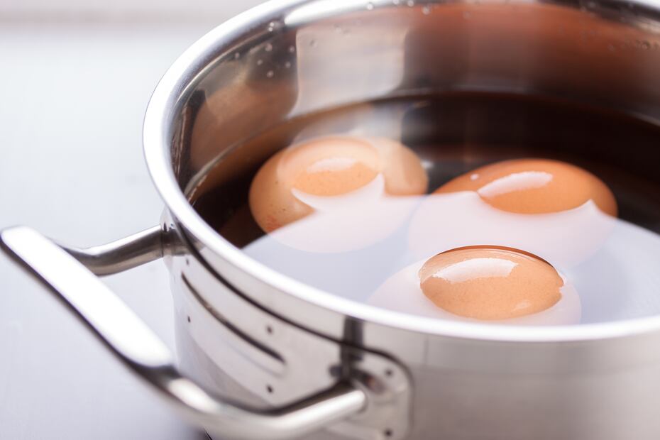 Disfruta una consistencia y sabor delicioso en los huevos con ayuda del vinagre de manzana. Foto: Freepik