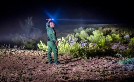 Hallan muertos a dos migrantes en desierto de Texas