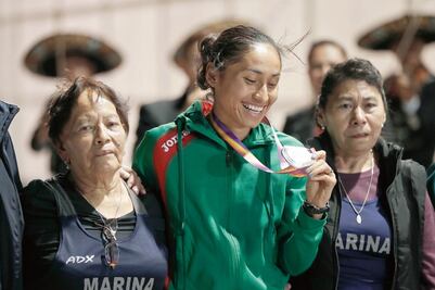 Lupita se reta a vencer a chinas