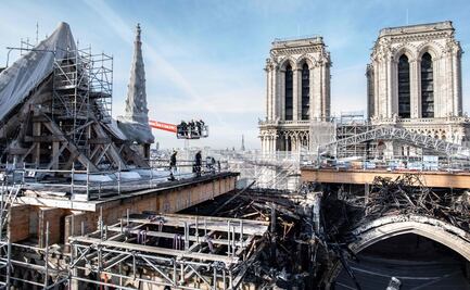 Logran retirar andamio que amenazaba la estabilidad de Notre Dame