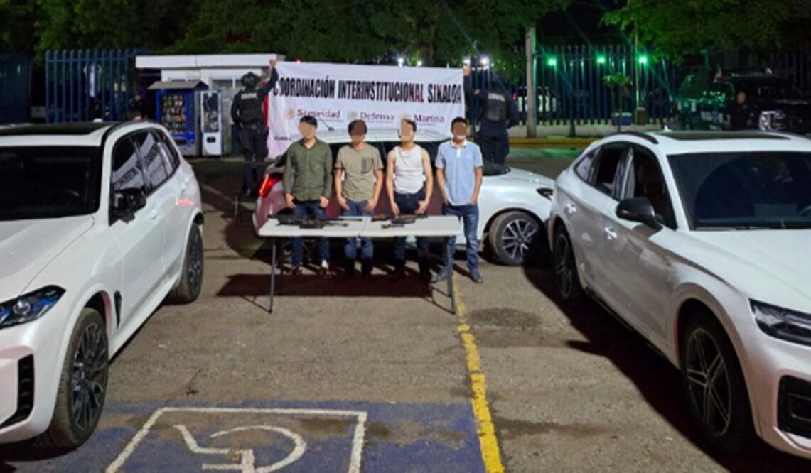 Detienen a cuatro jóvenes, dos de ellos menores de edad, con armas largas y vehículos de lujo robados en Culiacán, Sinaloa, el 25 de septiembre de 2025. Foto: especial