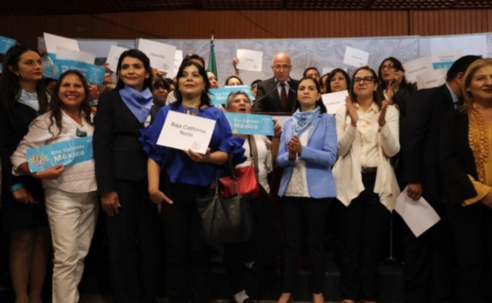 Con bebé en brazos, senadora pide frenar iniciativas para despenalizar el aborto