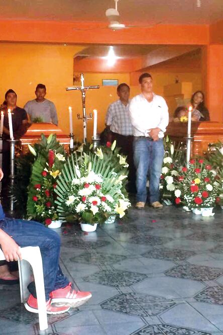 Velorio del alcalde Ambrosio Soto y su chofer. El edil fue amenazado de muerte dos días después de que asesinaron a su primo (el 5 de julio) (ESPECIAL)