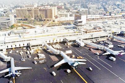 Aeropuertos de Nueva York, Los Ángeles y Chicago, entre los más afectados por reducciones de vuelos en EU