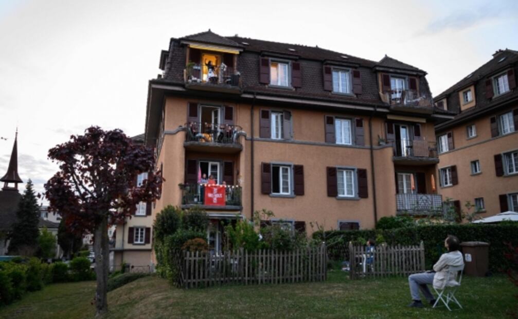 La violinista suiza que intenta "salvar almas" con su música 