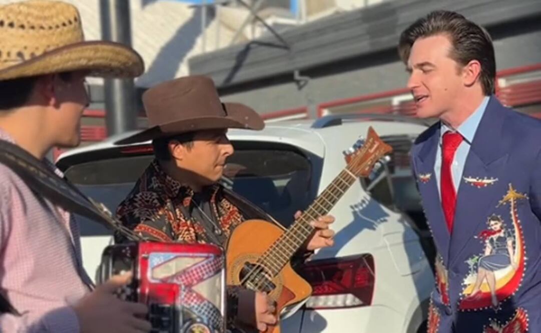 Drake Bell le entró a la cantada al ritmo del regional.