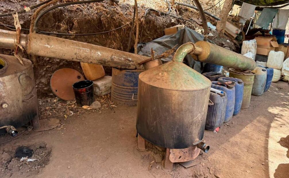 Se cumplimentó una orden de cateo en Tamazula, Durango, donde se desmanteló un laboratorio para la producción de drogas sintéticas. Foto: Especial