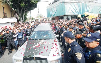 Joan cantó al pueblo, y ahora el pueblo le canta a él