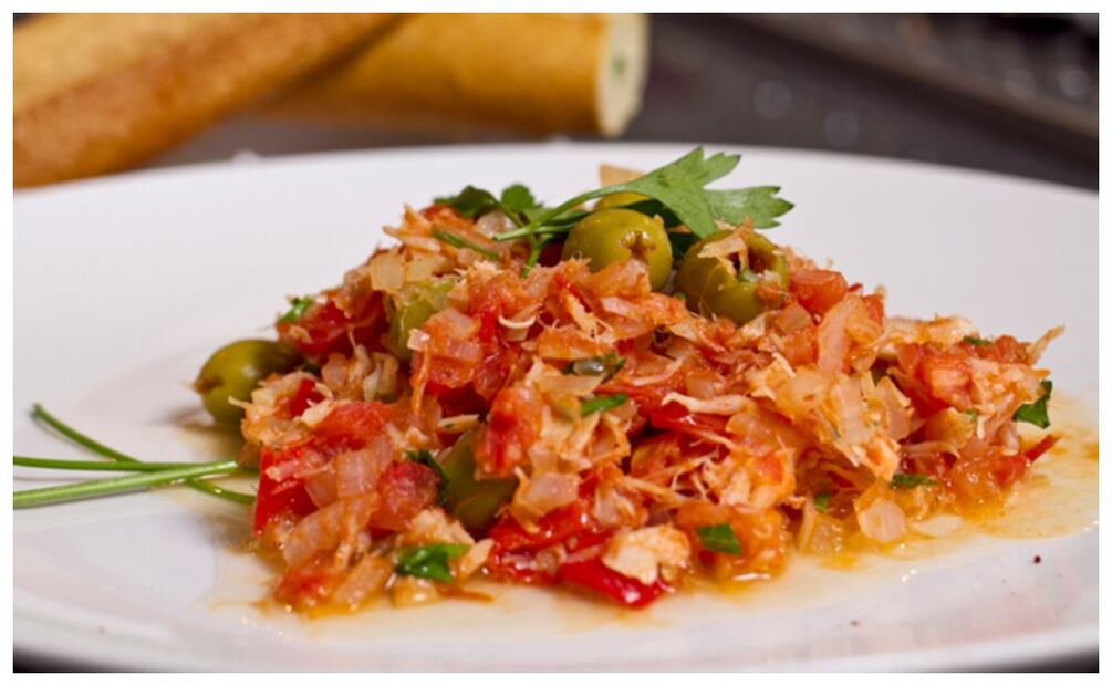 Mantén el bacalao refrigerado después de desalarlo para conservar su frescura hasta el momento de cocinarlo. Foto: Freepik