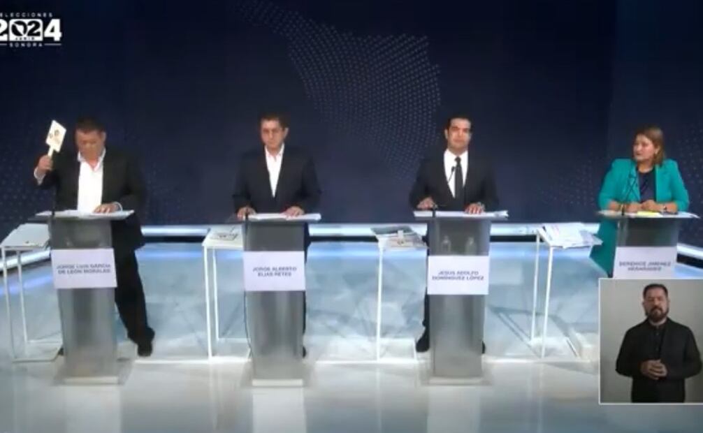 Una pausa de 14 minutos en el debate de candidatos a la presidencia municipal de Navojoa, provocado por el "apagón" de la Comisión Federal de Electricidad. Foto: captura de pantalla