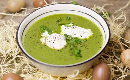 El caldo a base de huevo y especias que es esencial para la salud ósea y ocular