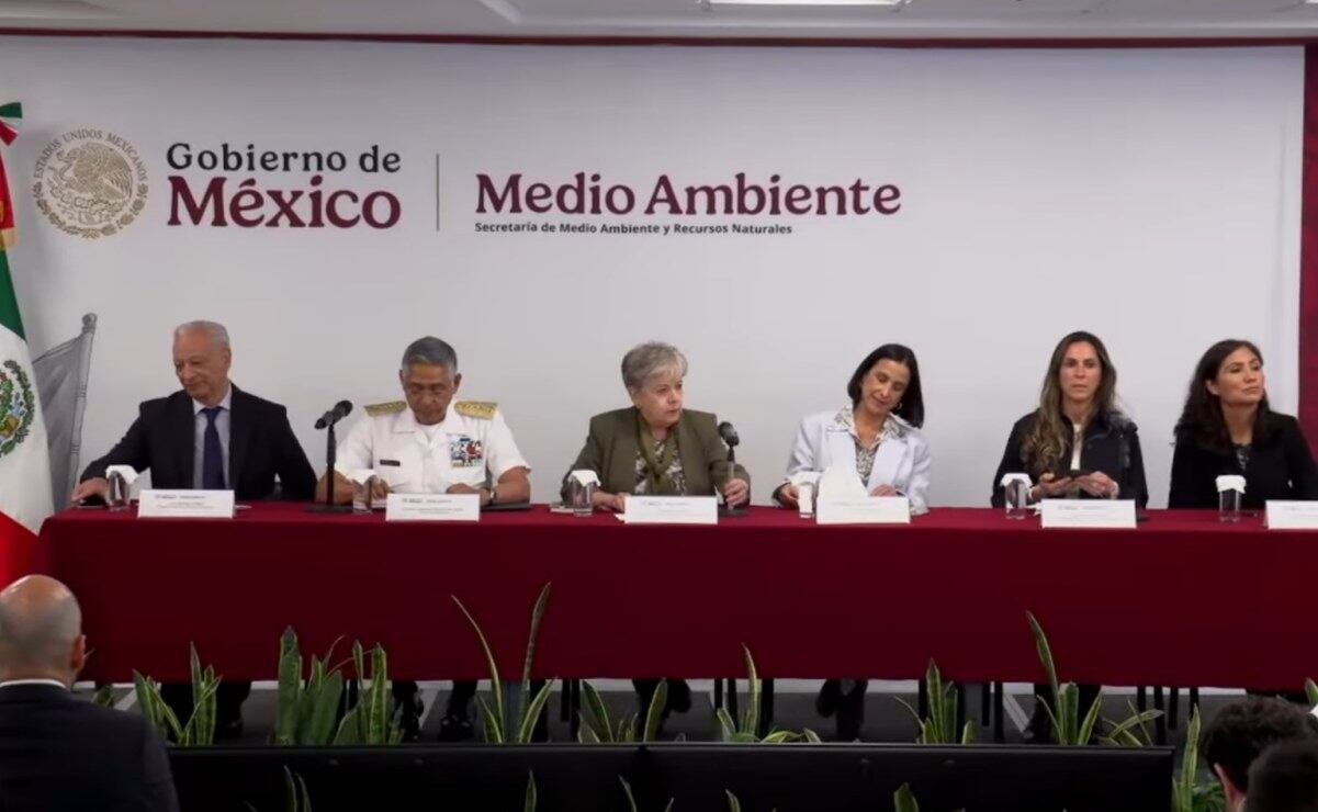 Conferencia de prensa con titulares de Semarnat, Semar, Sener, Profepa, Pemex y ASEA para presentar avances en las investigaciones y labores sobre el buque petrolero del Golfo de México (26/03/2026). Foto: Captura