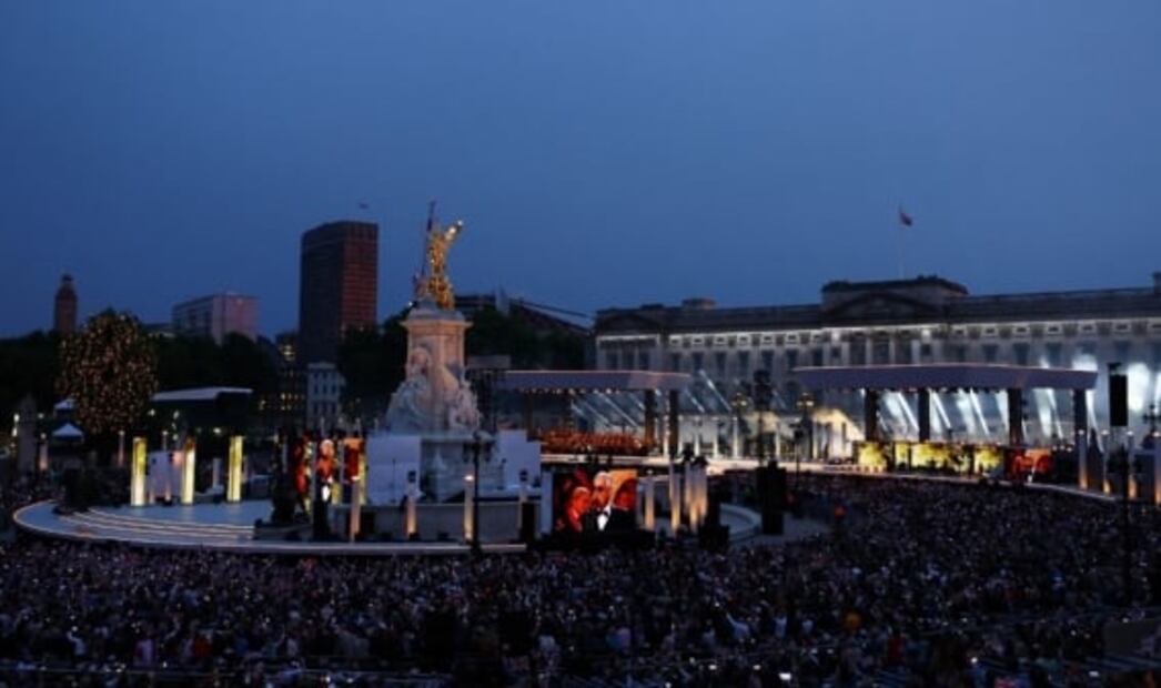 Rod Stewart y Andrea Bocelli, en el concierto del Jubileo de Isabel II 