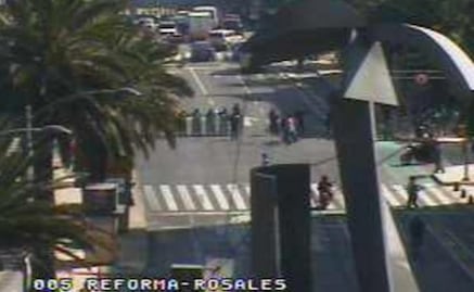 Protesta afecta circulación en avenida Juárez