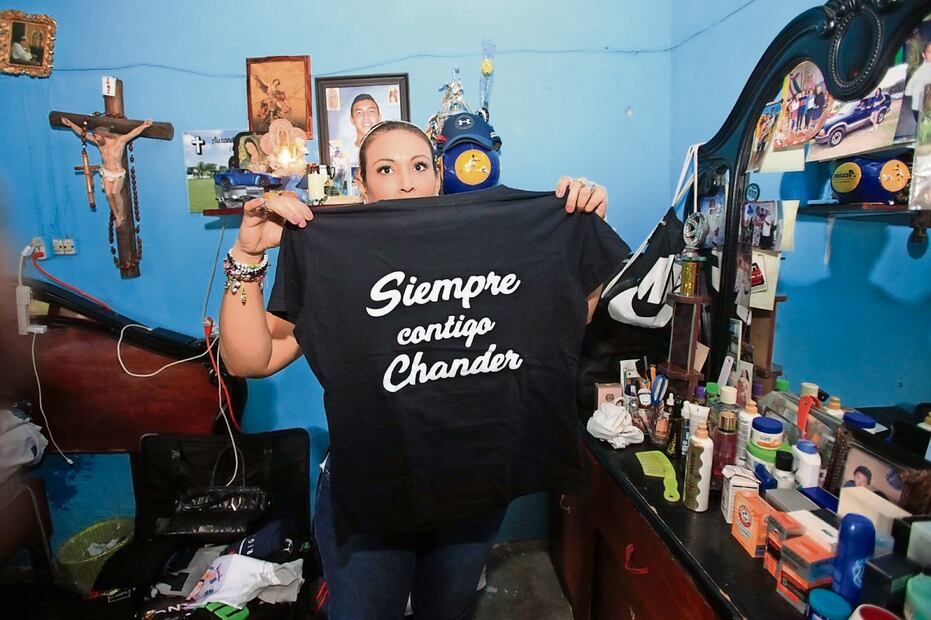 Vicky, la madre de Chandler, ha aprendido del proceso legal, luego de audiencias, careos,
movilizaciones en busca de justicia para su hijo, quien tenía 16 años y amaba el futbol Foto Edwin Hernandez 