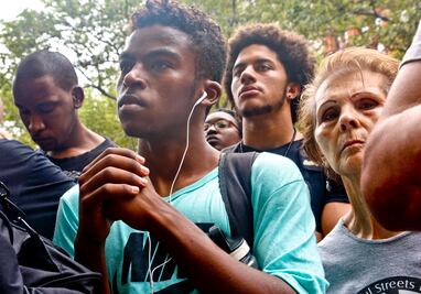 Ocupan parque de NY; exigen renuncia del jefe de Policía