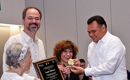 Villoro recibe Premio José Emilio Pacheco en la FILEY