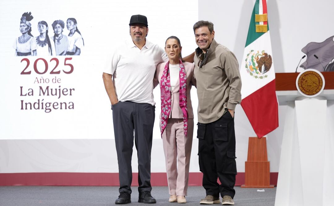 Grupo Intocable junto a la Presidenta en la mañanera de este 7 de agosto del 2025 (07/08/2025). Foto: Diego Simón Sánchez / EL UNIVERSAL