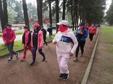 Realizan caminata rosa con causa para recaudar recursos contra el cáncer de mama