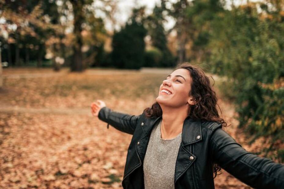 El camino hacia la felicidad es personal y único para cada individuo. Fuente: Freepik.