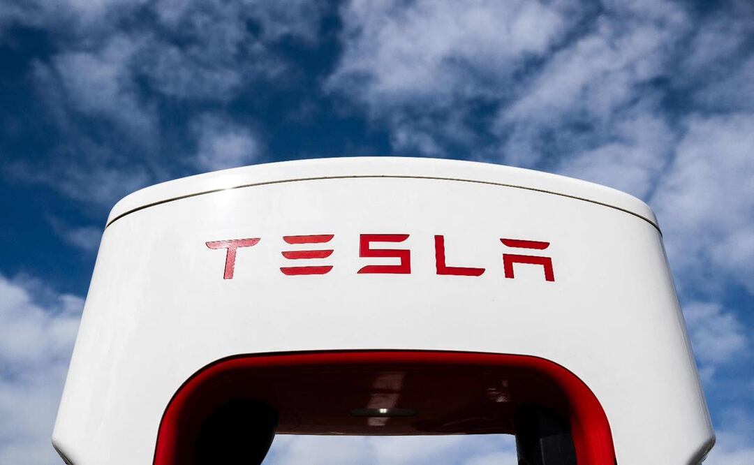 Estación de carga de vehículos eléctricos Tesla Supercharger en Falls Church, Virginia. FOTO: AFP