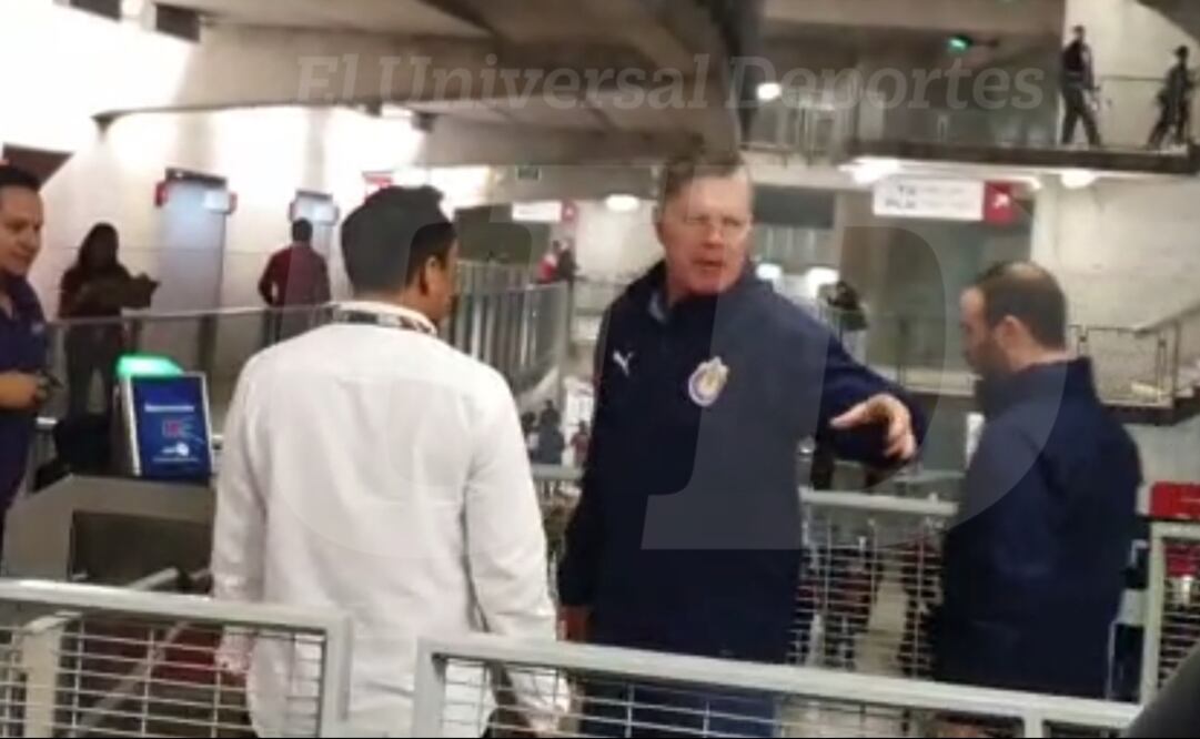 Ricardo Peláez en el estadio Akron. Foto: Especial