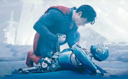 Superman vuelve herido y más humano