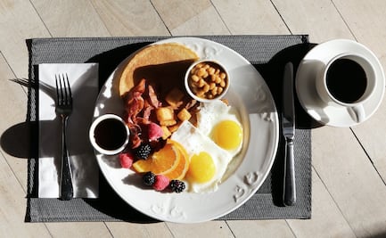 3 alimentos obligatorios en el desayuno según Harvard