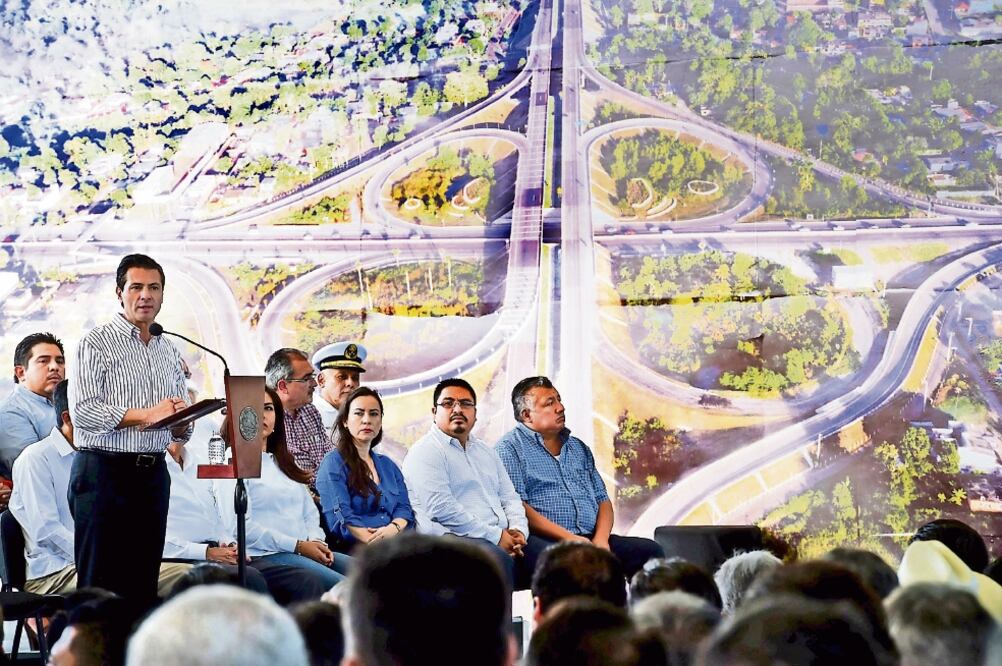 El presidente Enrique Peña Nieto entregó el Libramiento de Villahermosa, el Proyecto Hidrológico para Proteger a la Población de Inundaciones y Aprovechar Mejor el Agua, y la modernización de la carretera Villahermosa-Cárdenas (PRESIDENCIA)