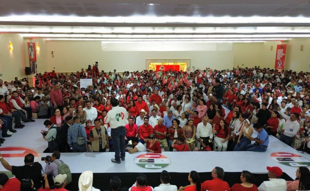 Toma de protesta de los candidatos del PRI a las 212 presidencias municipales en Veracruz (12/04/2025). Foto: Especial