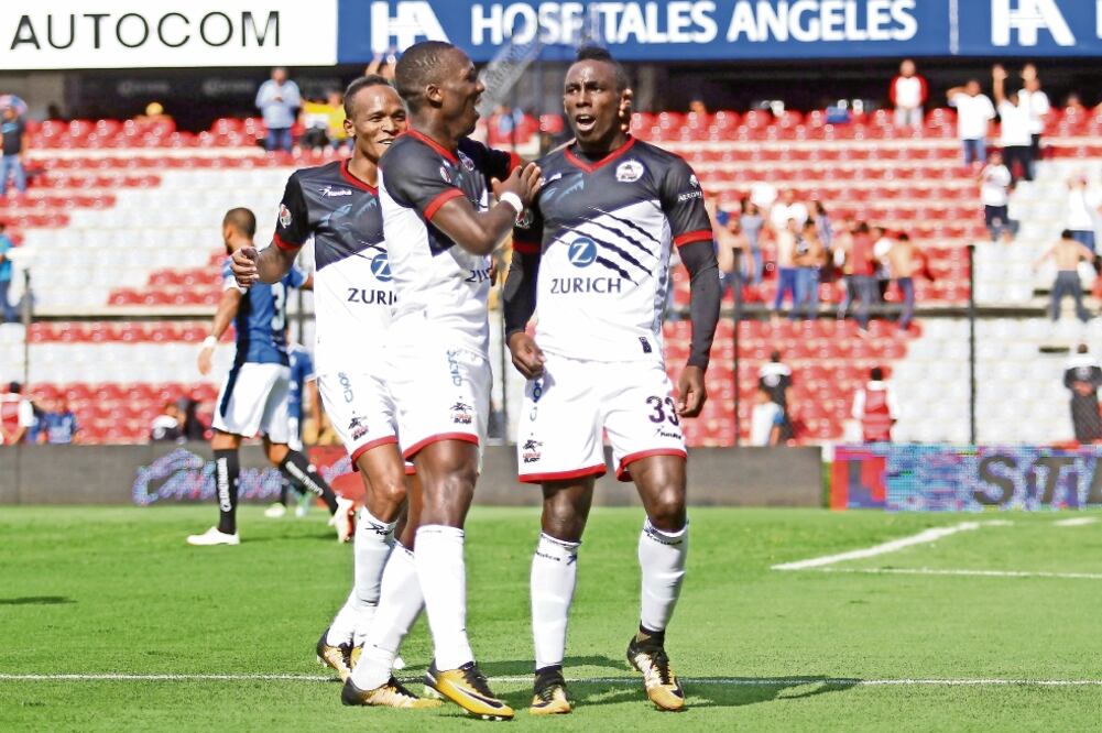 El colombiano Julián Quiñones (33) abrió el marcador para los licántropos. (MIGUEL GARCÍA. IMAGO7)