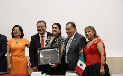 Periodista y caricaturista de EL UNIVERSAL son reconocidos con Pergamino a la Libertad de Expresión; reconocen su trayectoria