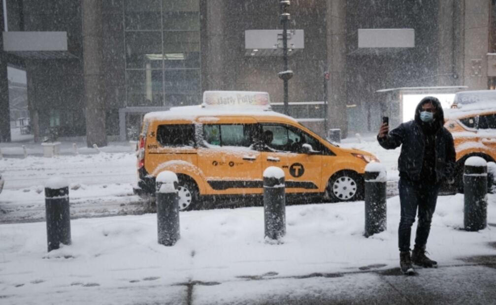 Así se ve Nueva York por la tormenta invernal que azota el noreste de EU