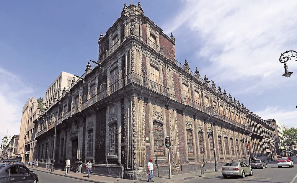 Edificio ubicado en la calle de Venustiano Carranza, en el centro histórico, donde se encuentra el foro Valparaíso, mismo que resguarda la colección del Museo Banamex. Foto: Berenice Fregoso EL UNIVERSAL.